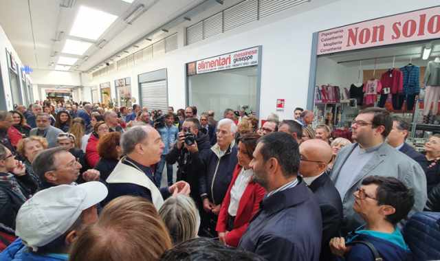 Bari, in via Amendola inaugurato il nuovo mercato "San Pasquale": addio a via Nizza